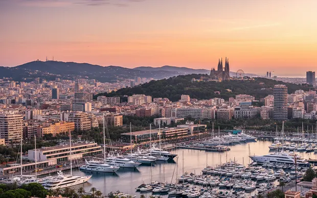 Private transfer in Barcelona for airport and cruise routes